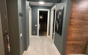 V apartament - ultra central Otopeni